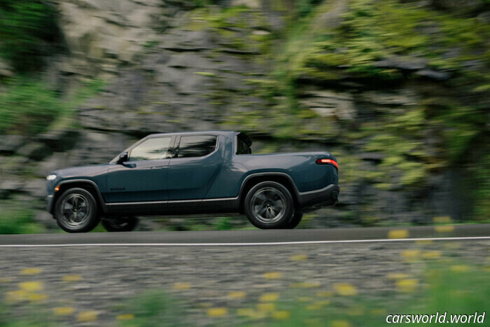 El R1T más reciente de Rivian acaba de igualar a uno de los Corvette más rápidos de la historia en el cuarto de milla | Carscoops